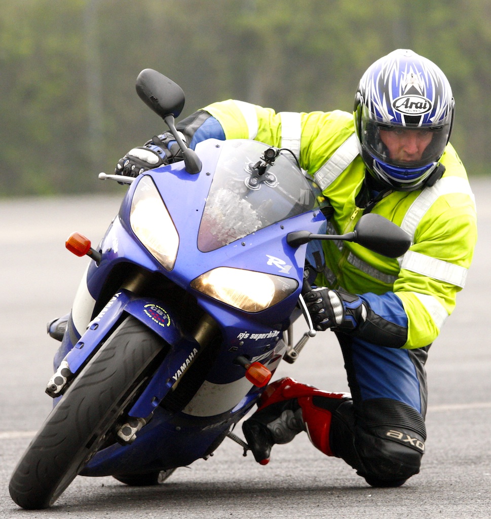 Motorcycle Knee Down Body Position - Motorcycle You